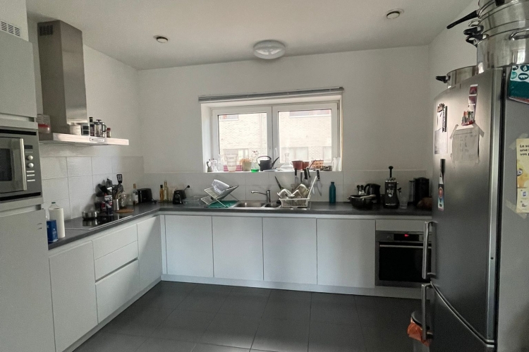 Room, Brussels, Bedrooms: 5